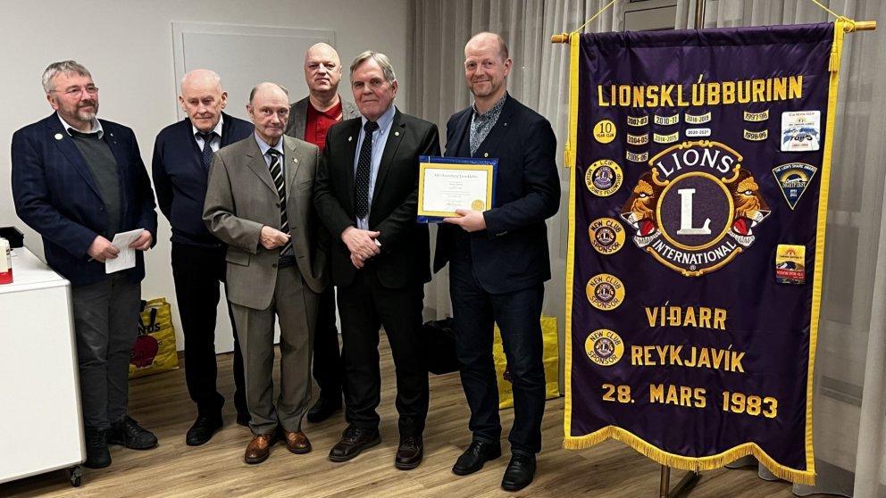 Hér kæmi svo einhver myndatexti um þessa frábæru mynd ( ABSTRACT / Sigurður Jónsson)