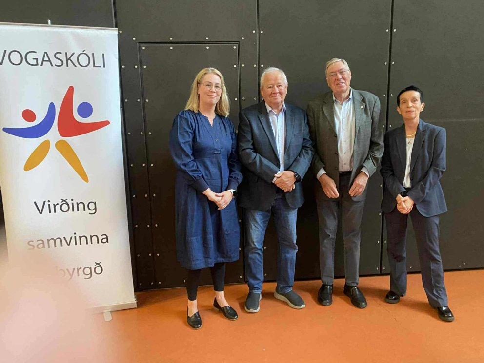 Lionsklúbburinn Víðarr afhendir snjallskjá